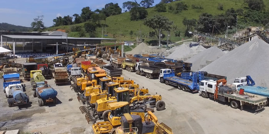 Transporte e Locação de Equipamentos e Máquinas Pesadas